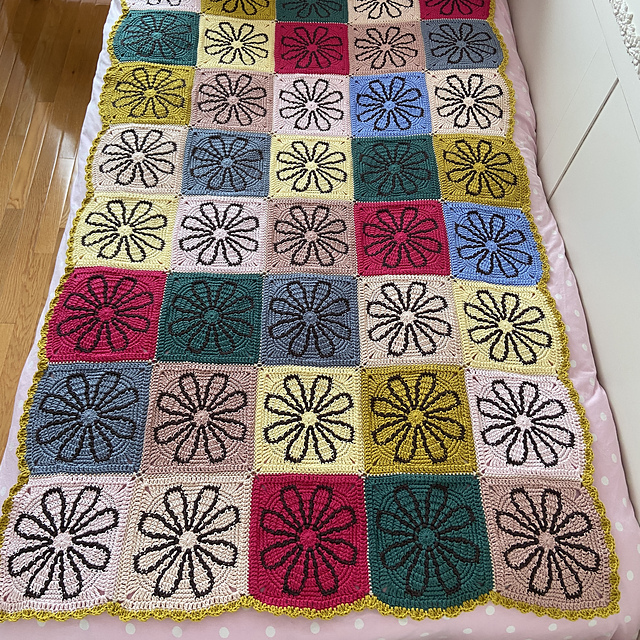 Doodles of Daisies Blanket