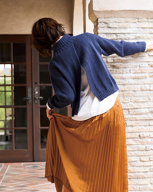 217aw-04 Back Slit Sweater