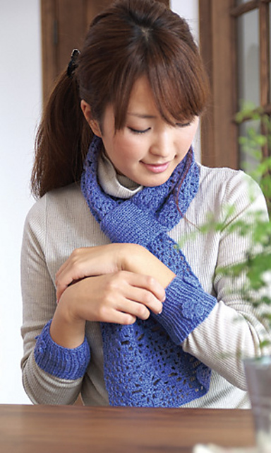 Wristwarmers with Motifs