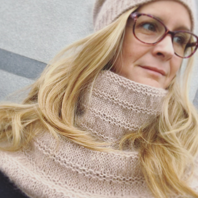Rosa Cowl