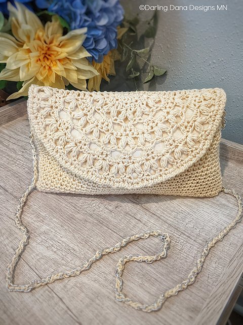 Dehlia Clutch