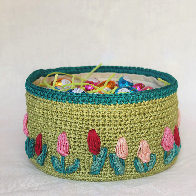 Easter basket with tulips