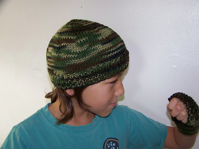 Ravelry: basic ribbed hat pattern by Jessica Sant