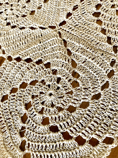 Hexagonal-Swirl Bedspread
