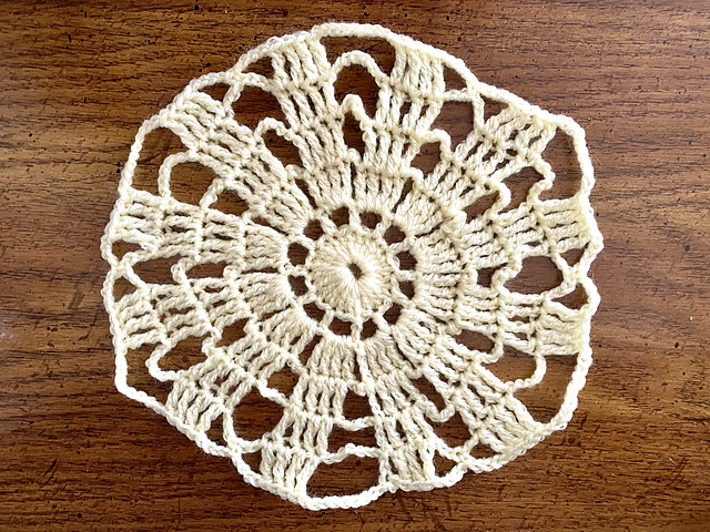 Wheel-Motif Tablecloth