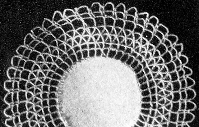 Doily with Cluny Crochet #416