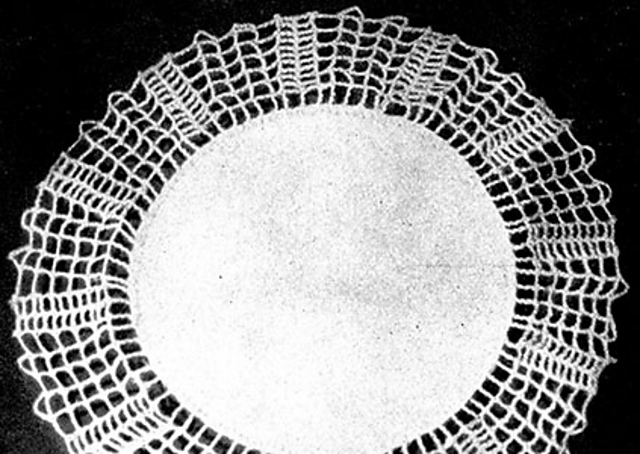 Doily with Two-Colored Mesh Edging #402