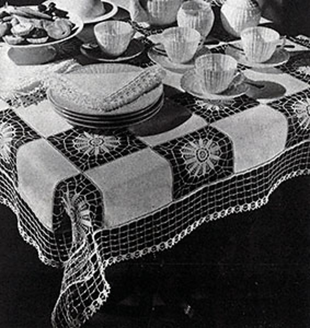 Empire Medallion Tea Cloth #741