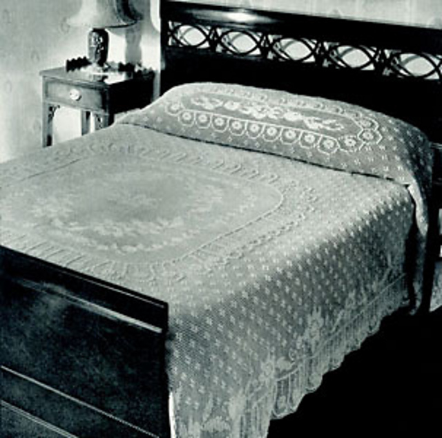 Cameo Bedspread #6056