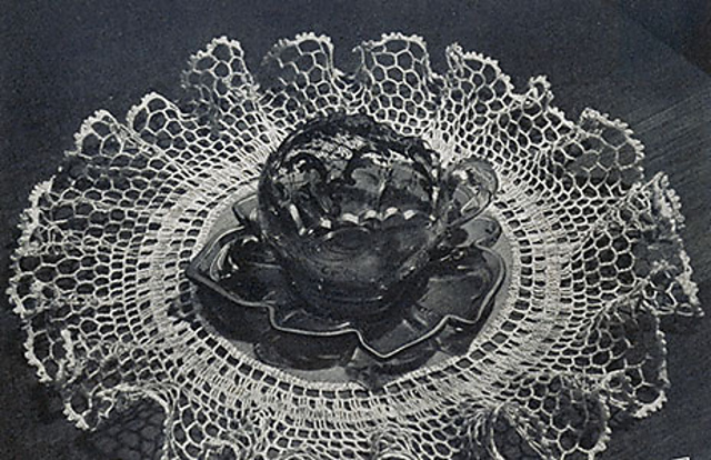 Fluted Frill Doily #12-43