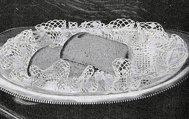 Beruffled Bread Tray Doily #3-44