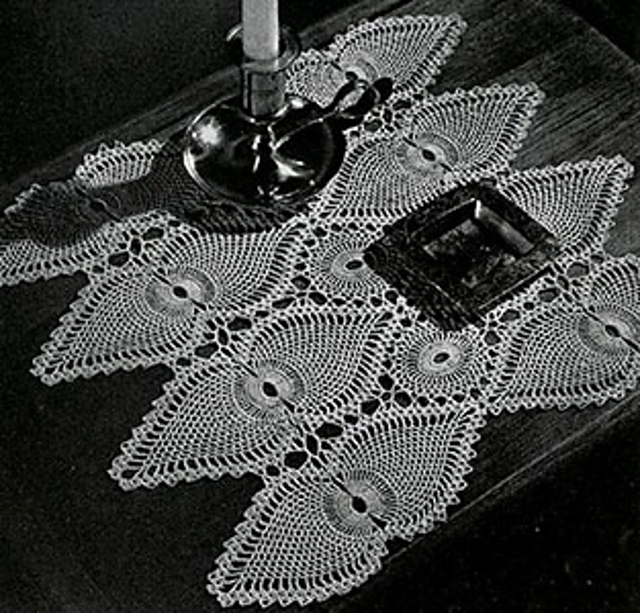 Pineapple Night Table Doily #7767-A