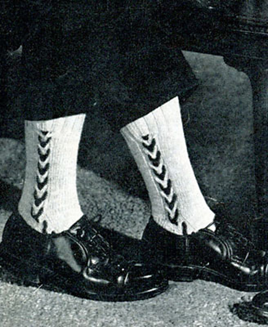 Two Tone Cable Clock Socks #309