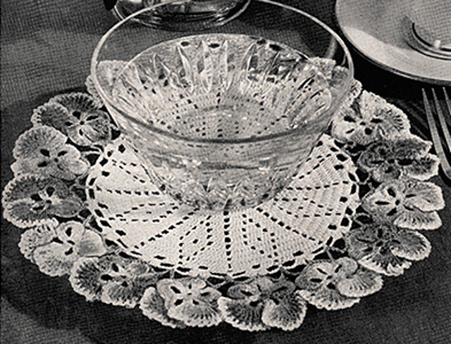 Pansy Doily #5911
