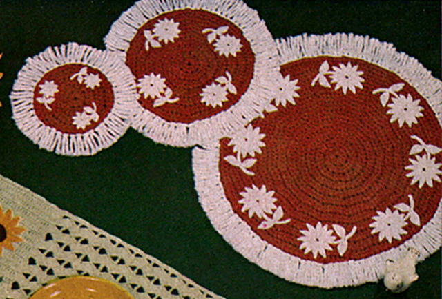 Daisy Time Table Doily #5