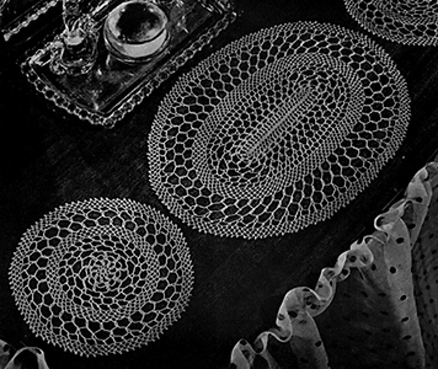 Vanity Doilies #4-76