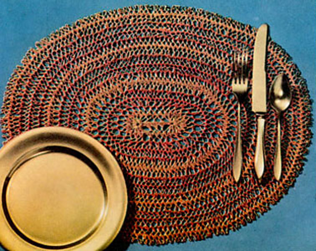 Oval Hairpin Lace Place Mat #S-474
