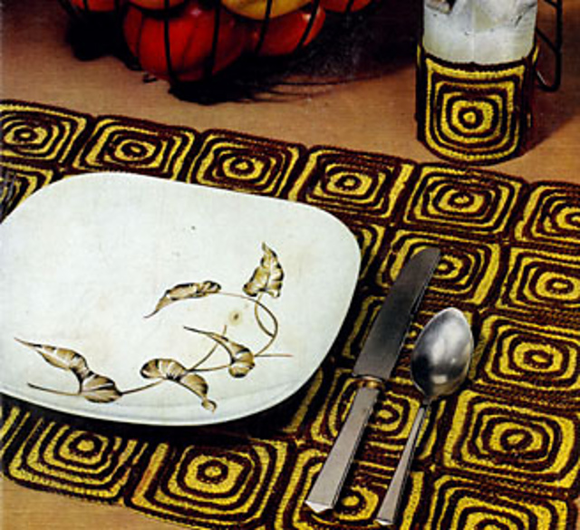 Whirligig Luncheon Set #S-399