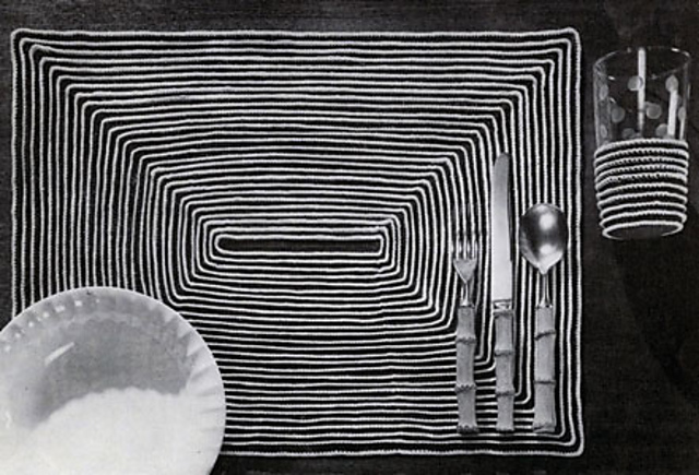 Pyramid Luncheon Set #S-402