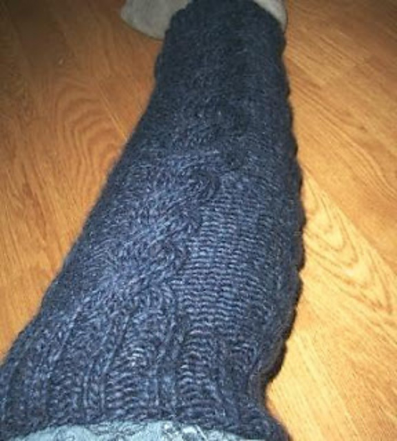 Helter skelter cabled leg warmers