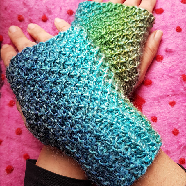 Honeycomb Rib Fingerless Mitts
