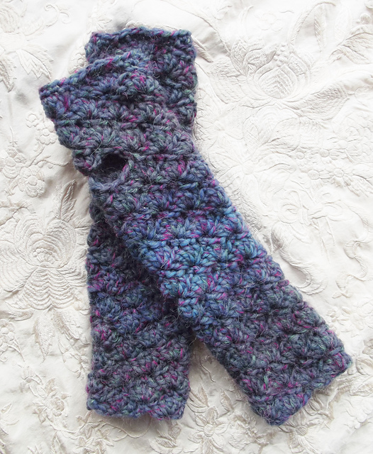 Cosy Shells Fingerless Gloves