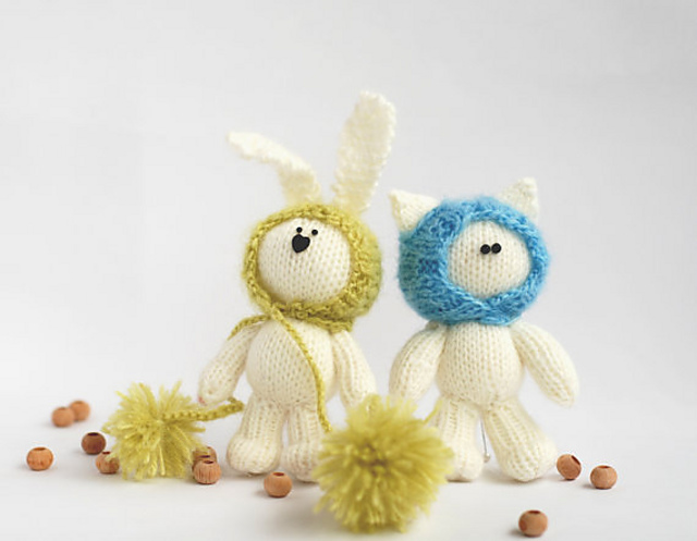 TWO FRIENDS : Cat & Rabbit in Hats