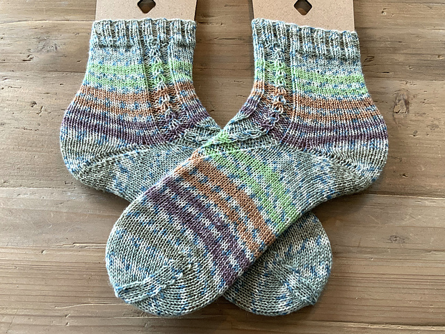 Dorette, Socken mit kleinem Musterstreifen