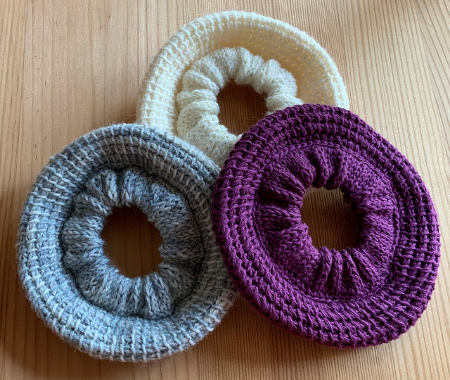 Alexane-Scrunchie-gestrickt/tun. gehäkelt