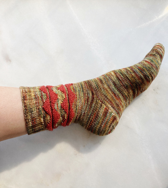 Wavy 80's Slouch Socks