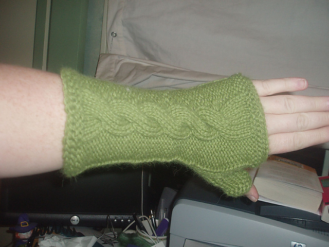 Cabled fingerless gloves