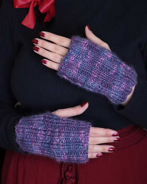 FreeArtFriday Fingerless Gloves