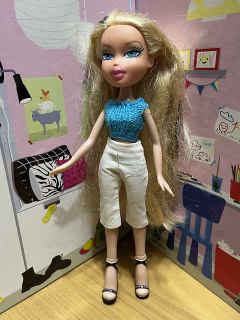 Bratz #133 Green Top and White Skirt
