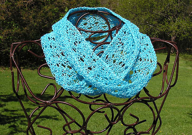 Lacy Linen Moebius
