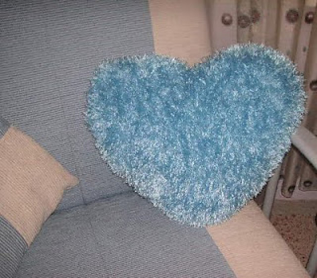 Easy Knit Heart Cusion