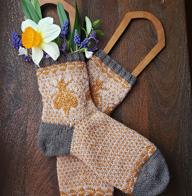 Bee Bold Socks