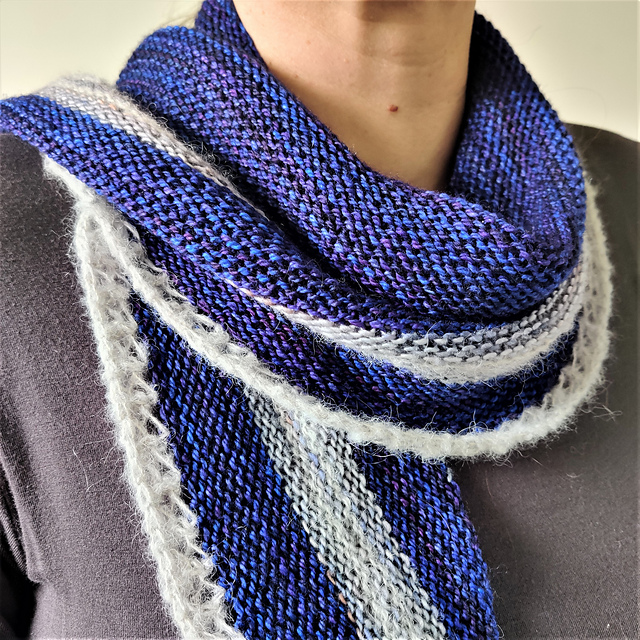 Partially striped shawlette