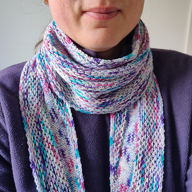 Self patterned shawlette
