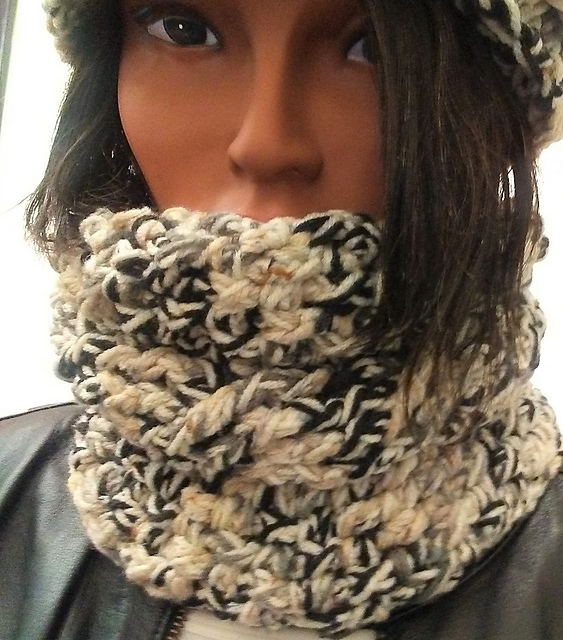 Surprisingly Easy Cabled Cowl