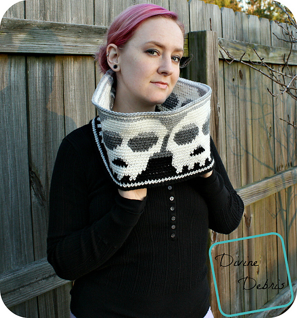 Sally Skulls Cowl