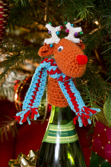 Fa-la-la-la Reindeer Bottle Top