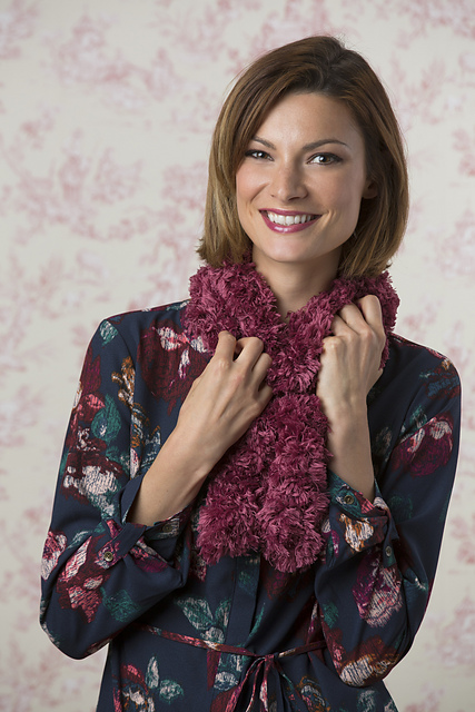 One-Ball Finger Chain Scarf