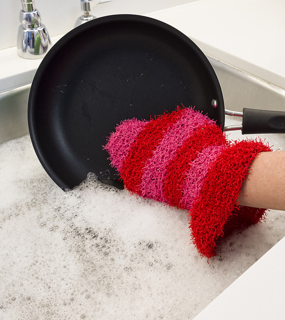Fish-Time Scrubbing Mitt