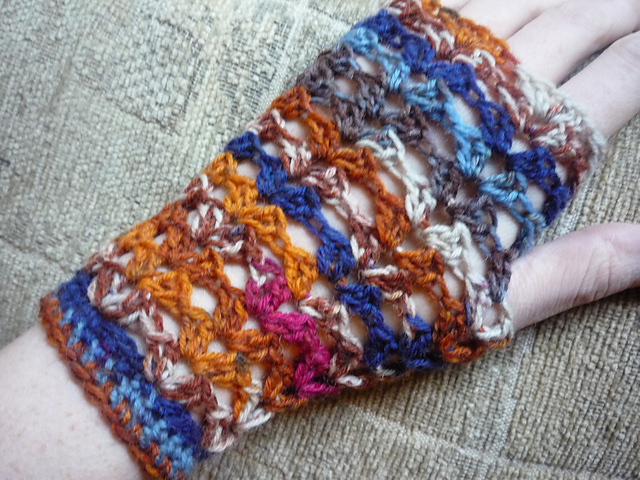 Scalloped Fingerless Mittens