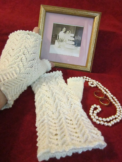 Lady Grace Fingerless Gloves
