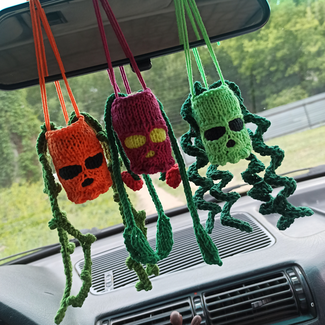 Hanging skull plant