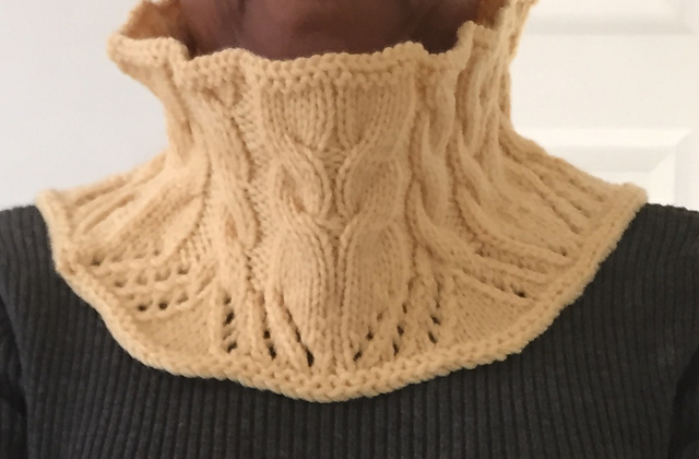 Cambridge Cabled Cowl