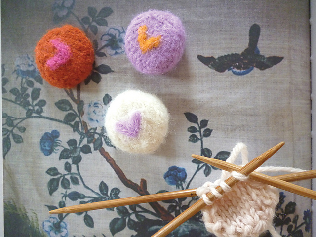 ♥ tiny felty love-y love badges ♥