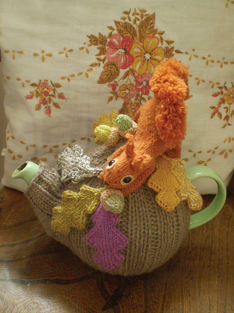 Autumn walk tea cozy