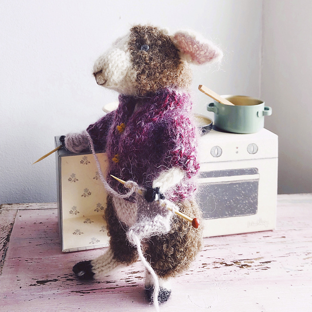 Ravelry Woolly Sheep pattern by Claire Garland